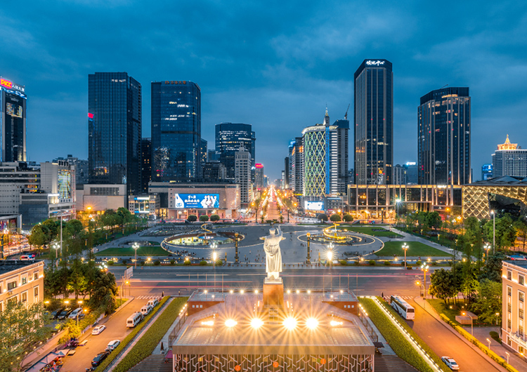 Chengdu: Panda Garden and Leshan Buddha One Day Bus Tour